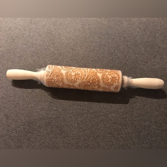 New Paisley Embossed Wooden Rolling Pin - Picture 3 of 4